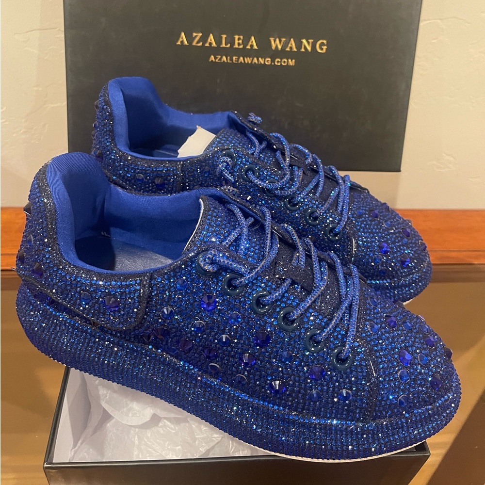 AZALEA WANG sneaker, blue, women size 8, brand new.